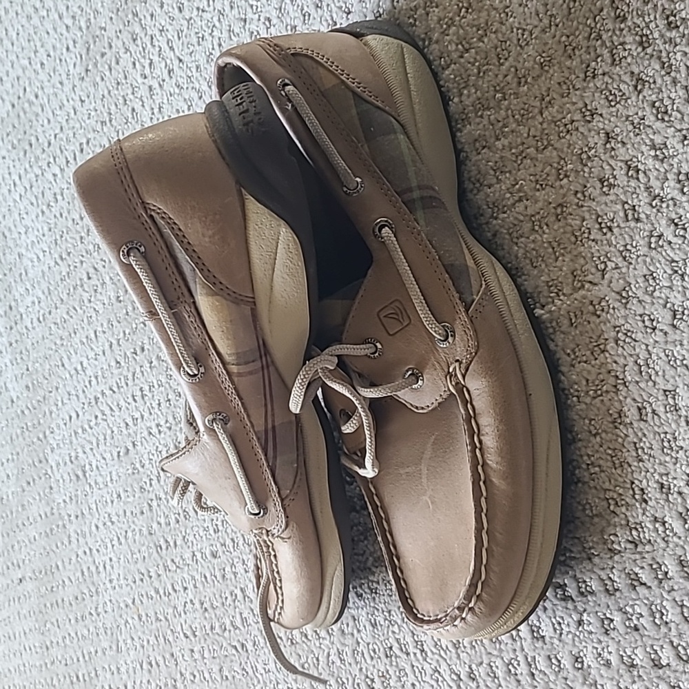 Sperry Top Sider size 8. Tan.
